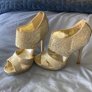 Gold Sofia Vergara heels - size 6